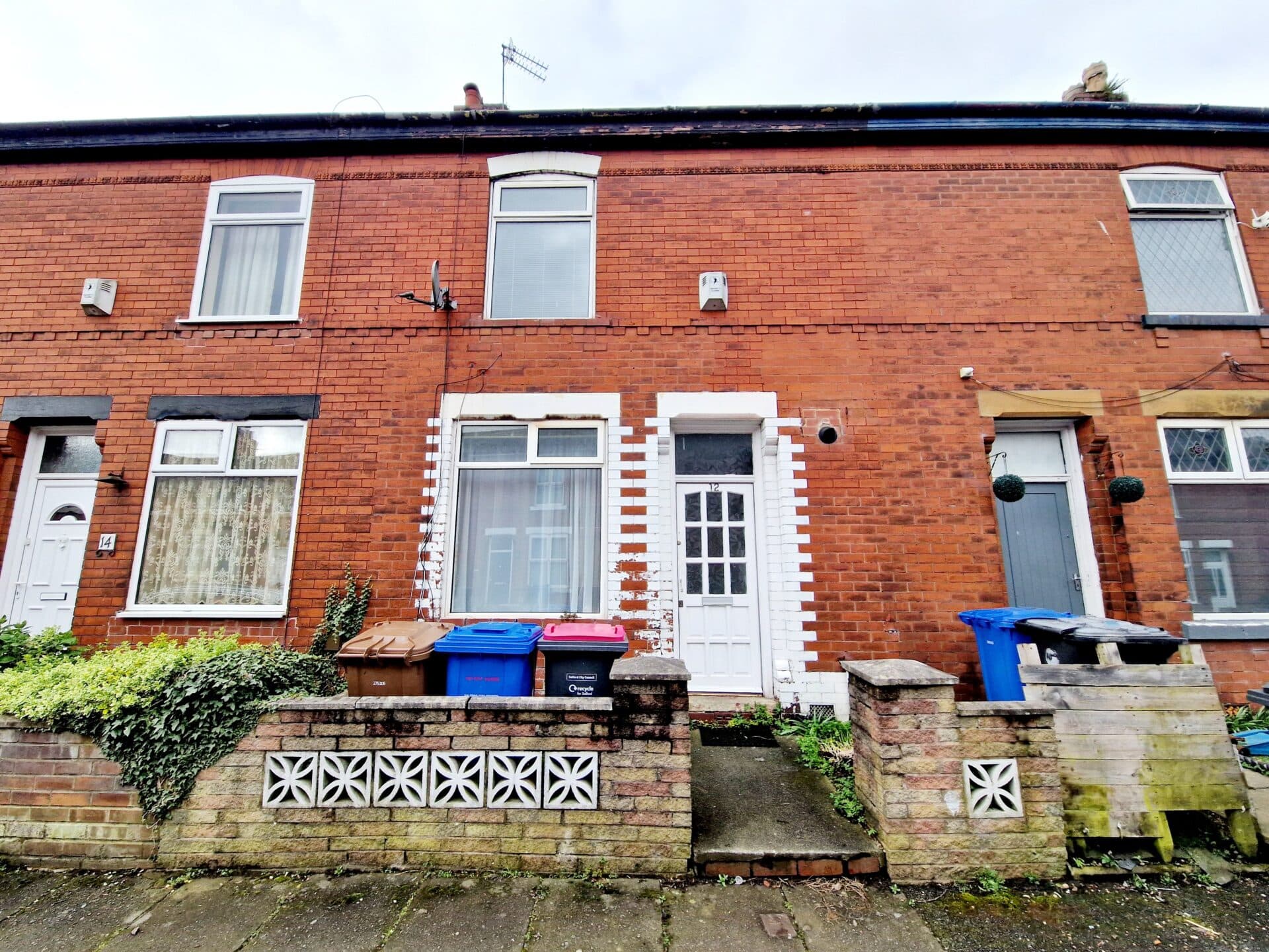 Woodfield Grove, Eccles, M30