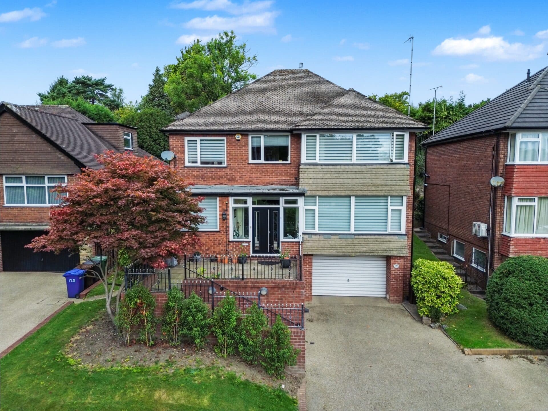 Hilton Lane, Prestwich, M25