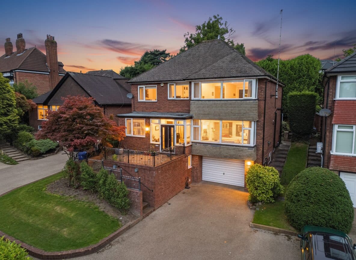 Hilton Lane, Prestwich, M25