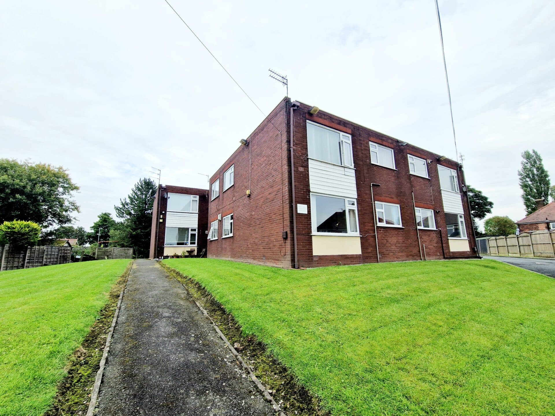 Duffield Gardens, Middleton, M24