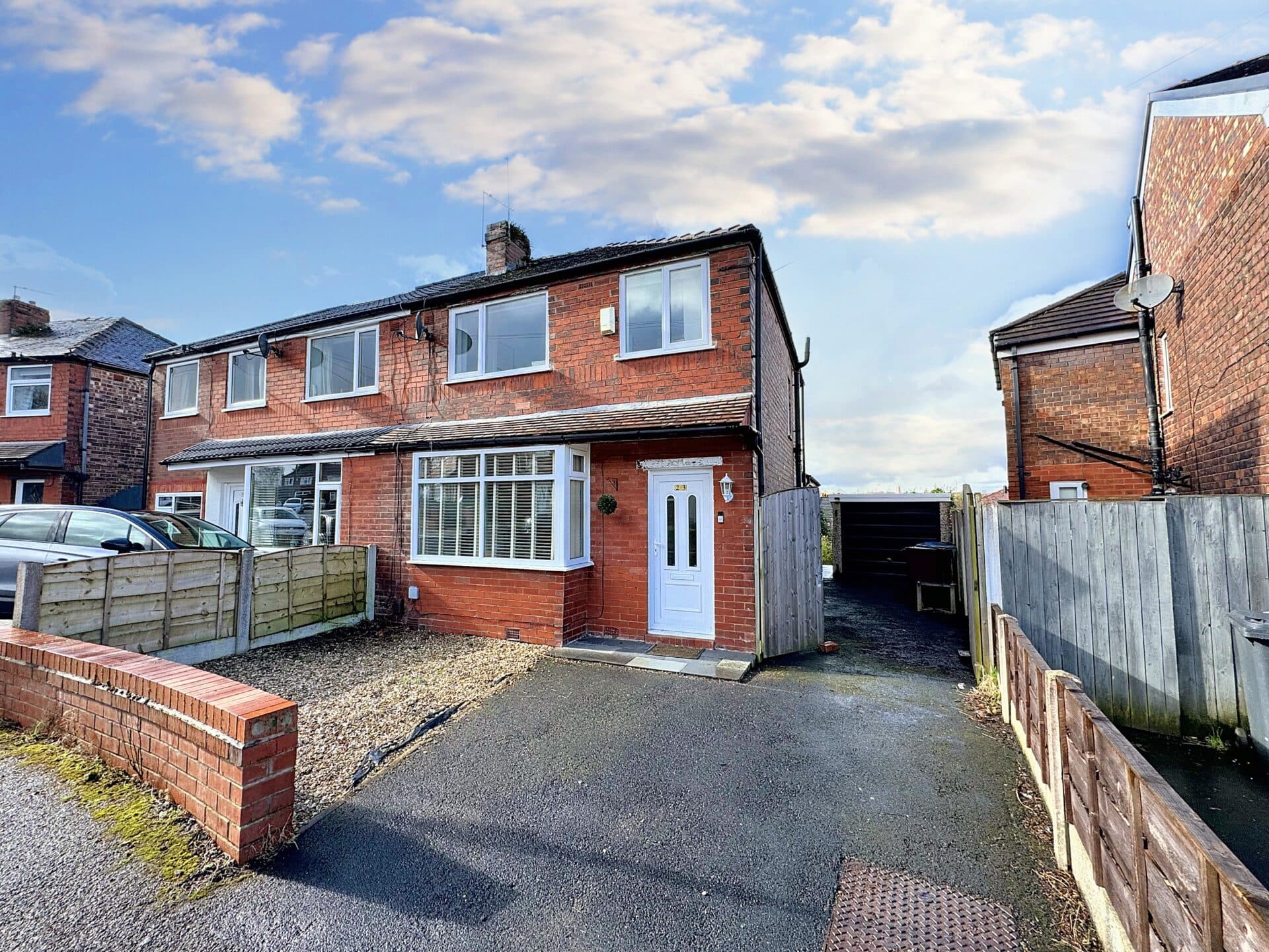 Ridge Crescent, Whitefield, M45
