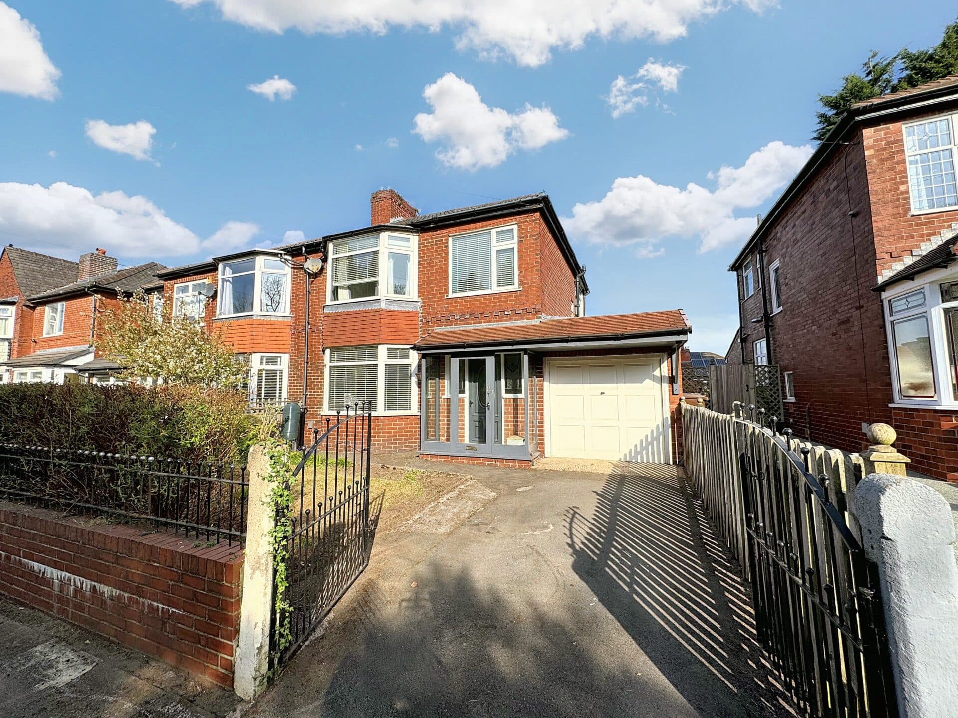 Avondale Road, Whitefield, M45