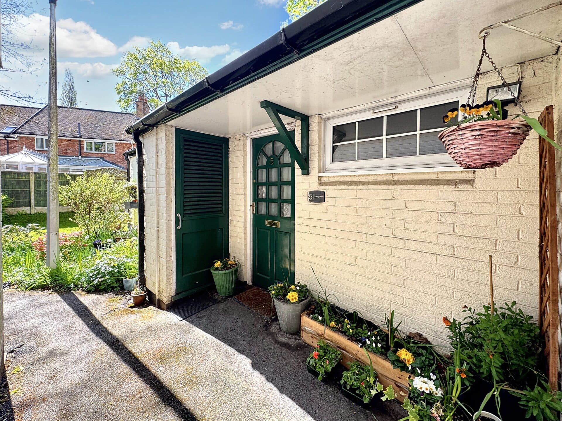 Carrigart, Prestwich, M25