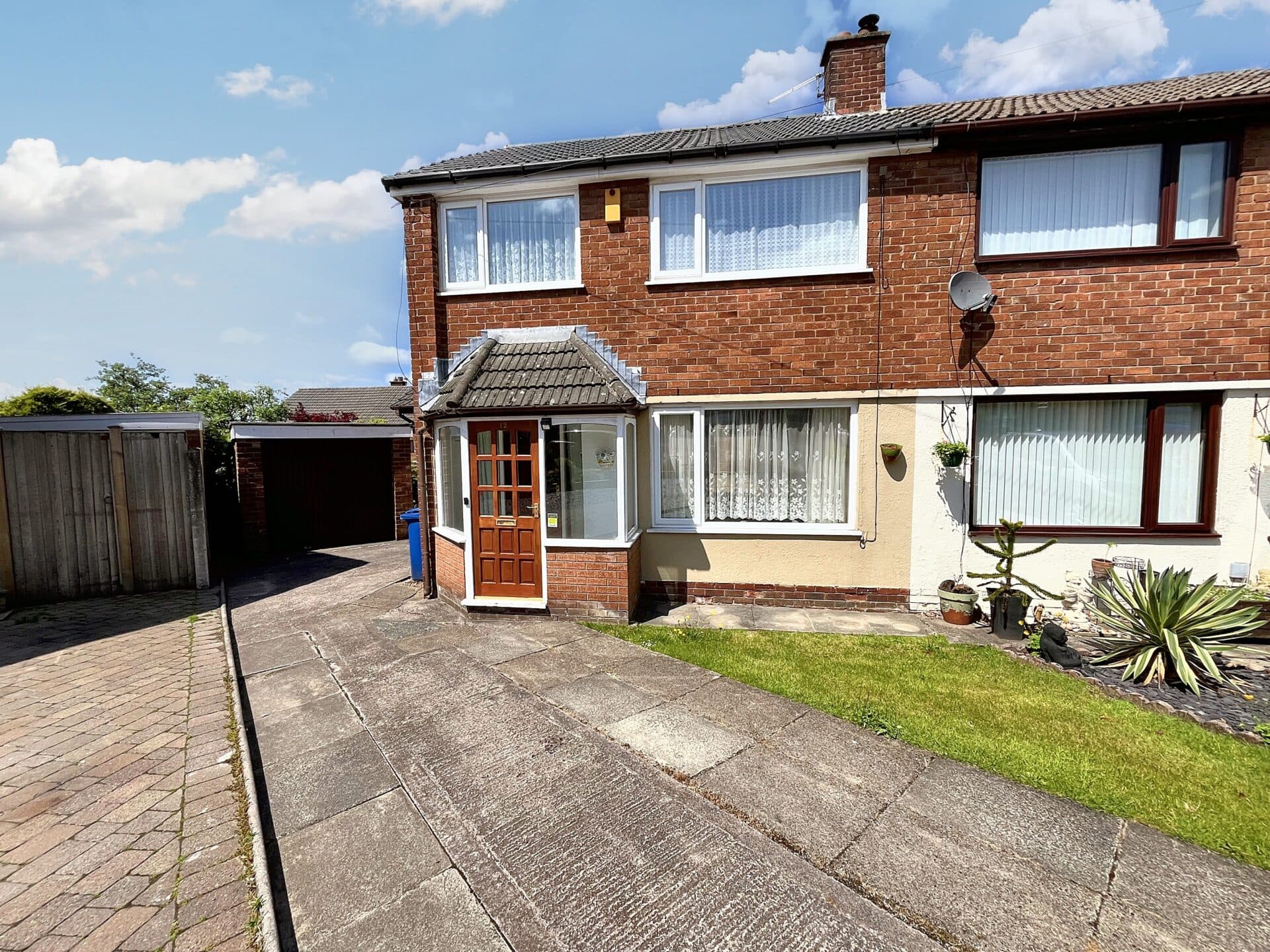Chatsworth Close, Bury, BL9