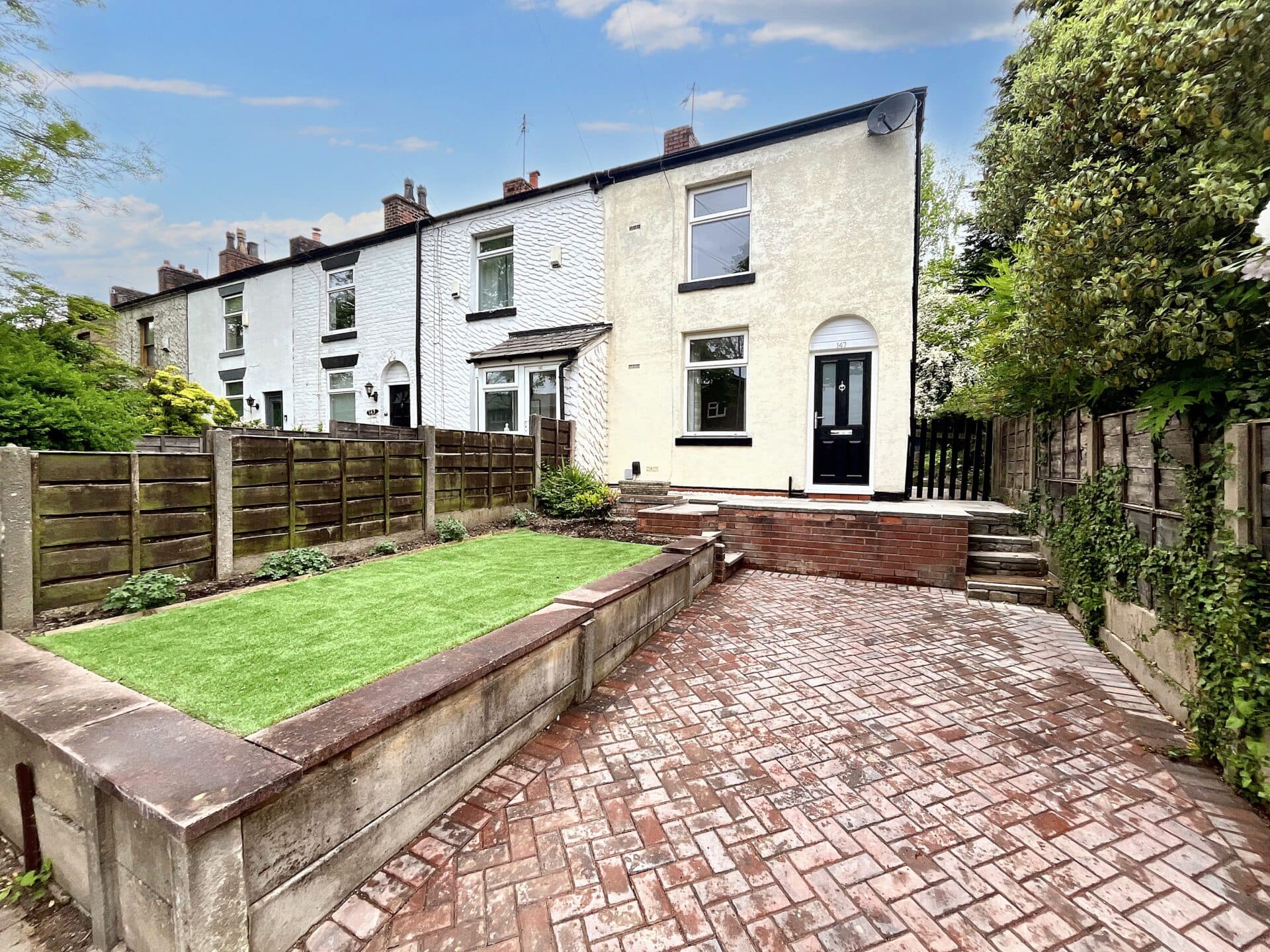 Moss Lane, Whitefield, M45