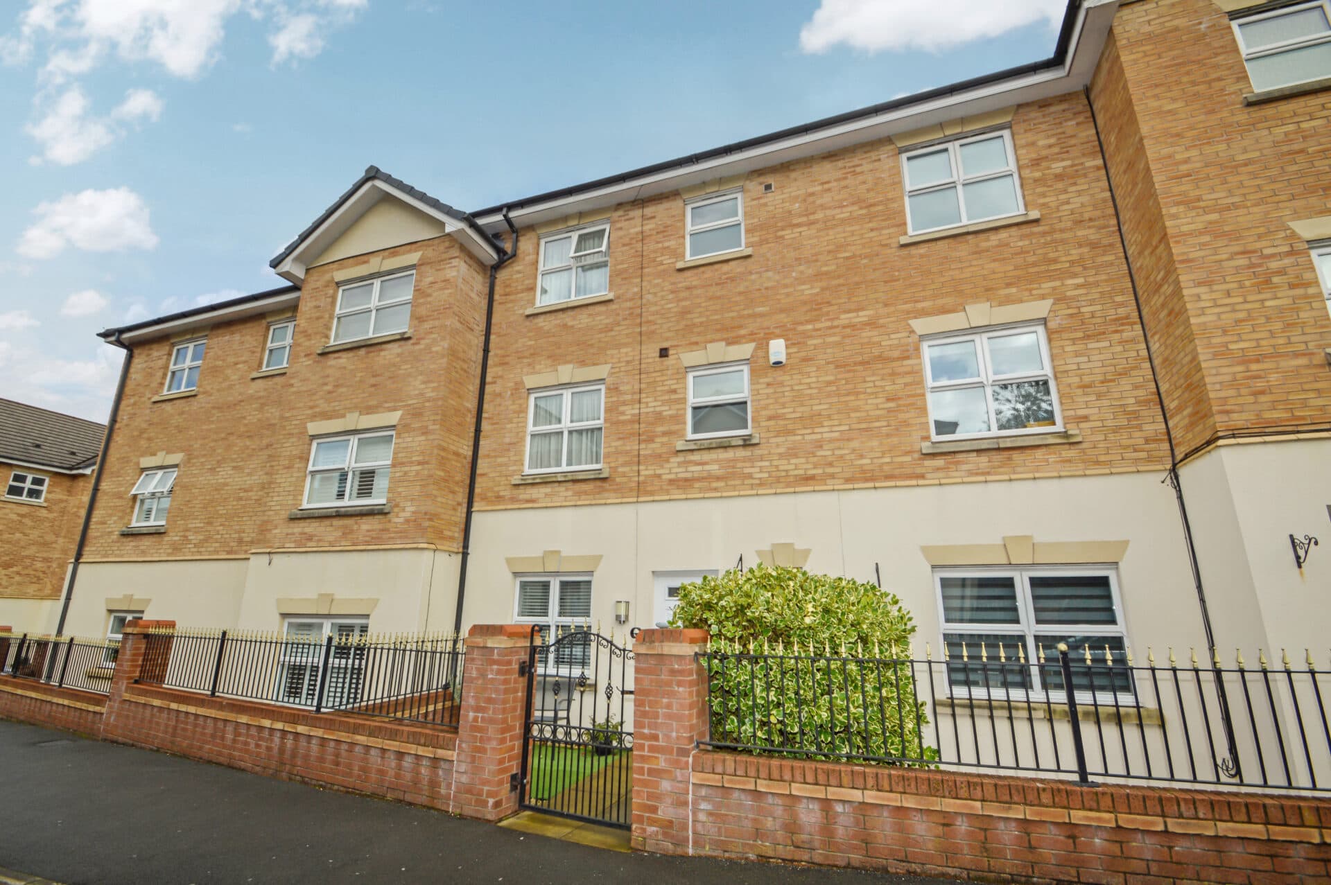 Hampstead Drive, Whitefield, M45