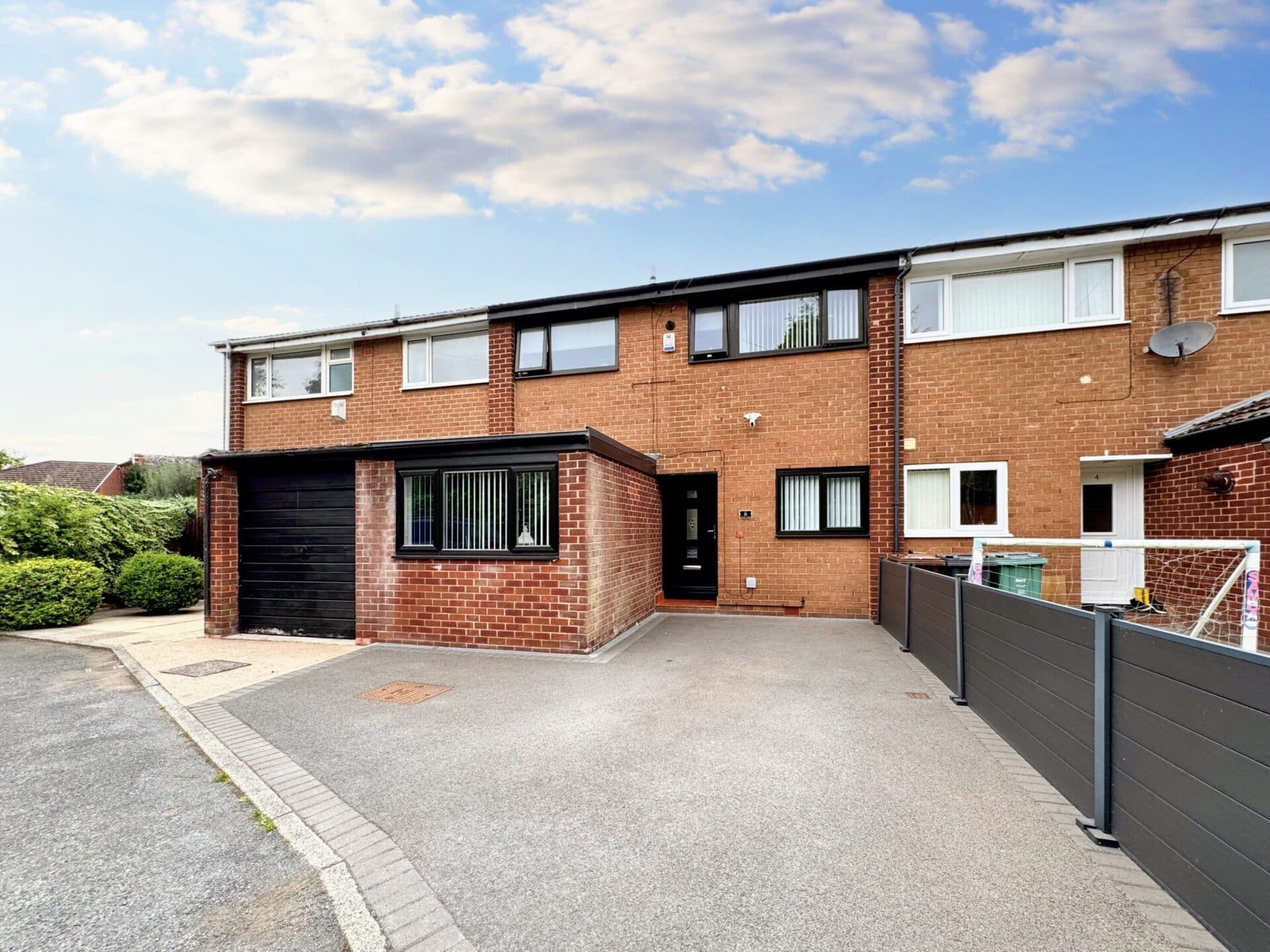 Kestrel Close, Whitefield, M45