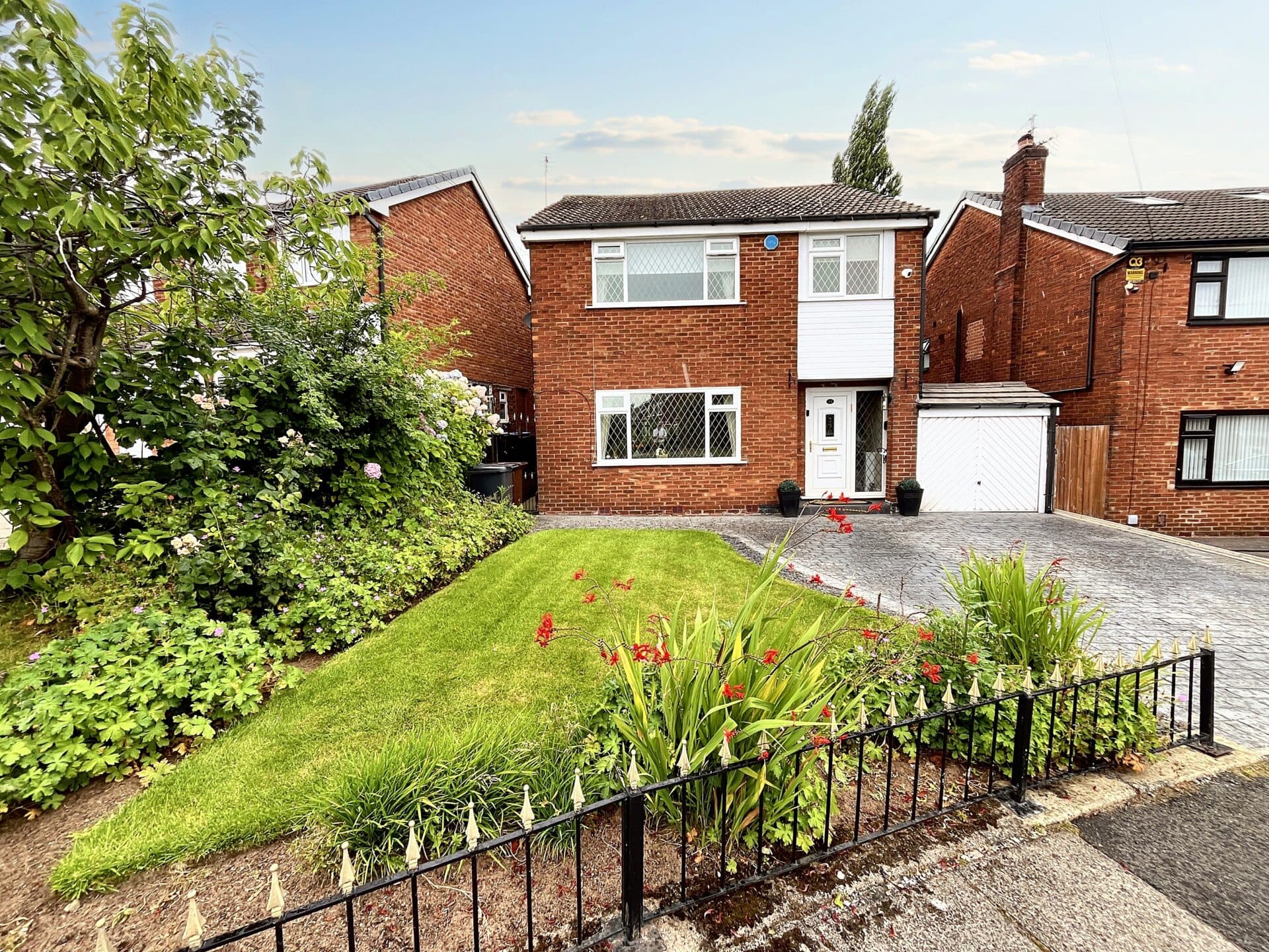 Rhodes Drive, Bury, BL9
