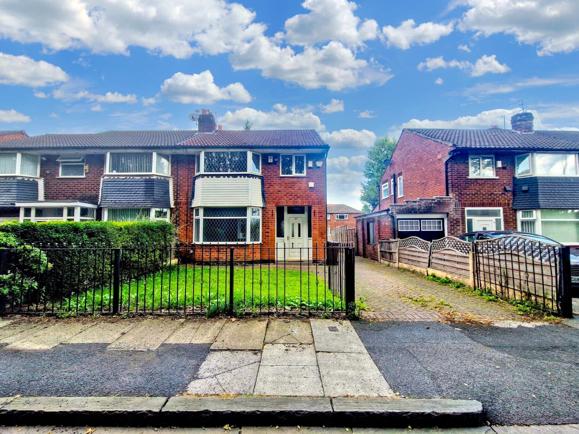Balmoral Avenue, Whitefield, M45