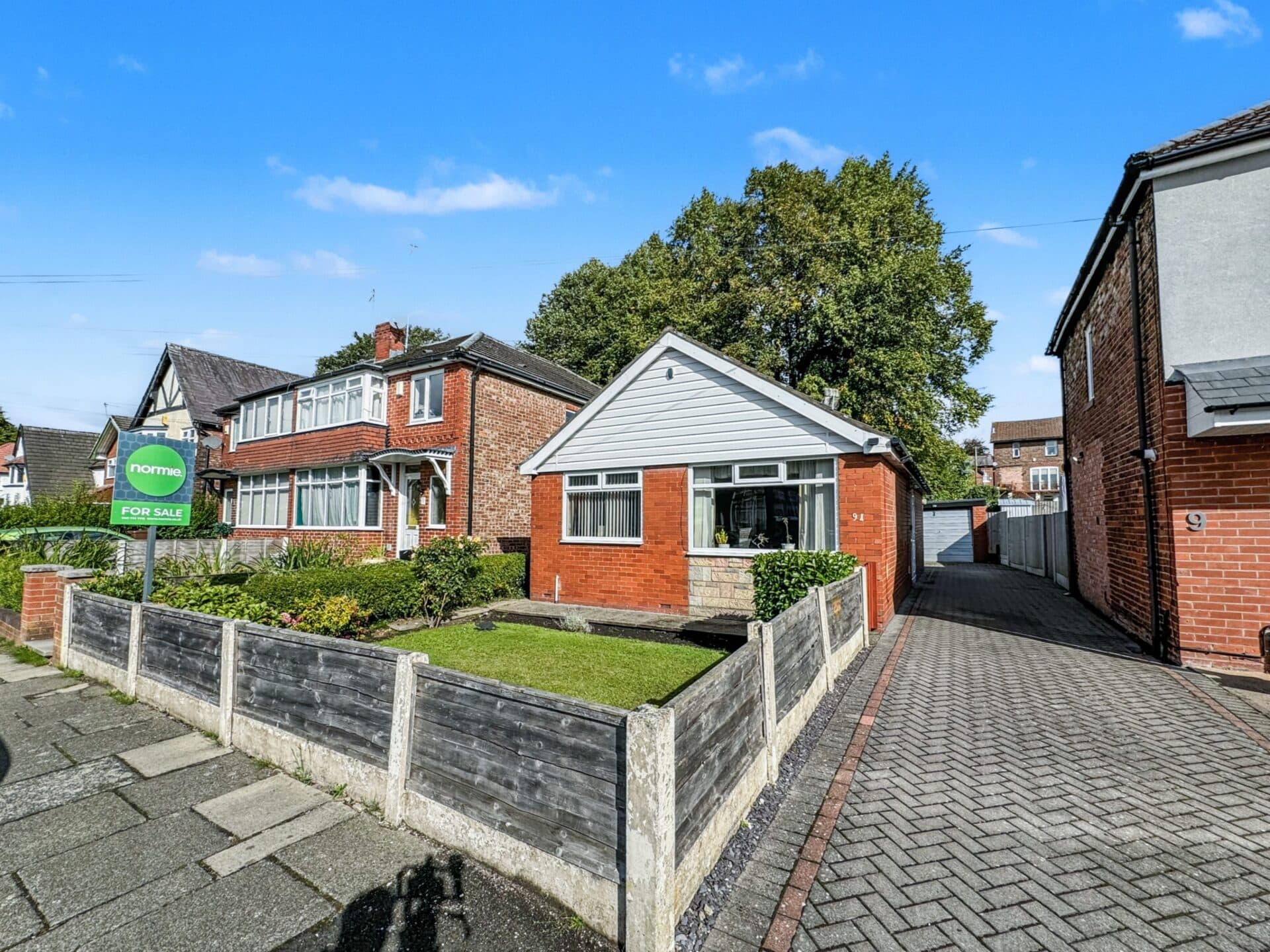 Newlands Drive, Prestwich, M25