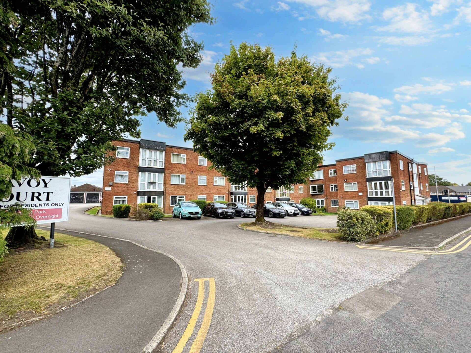Savoy Court, Cross Street
