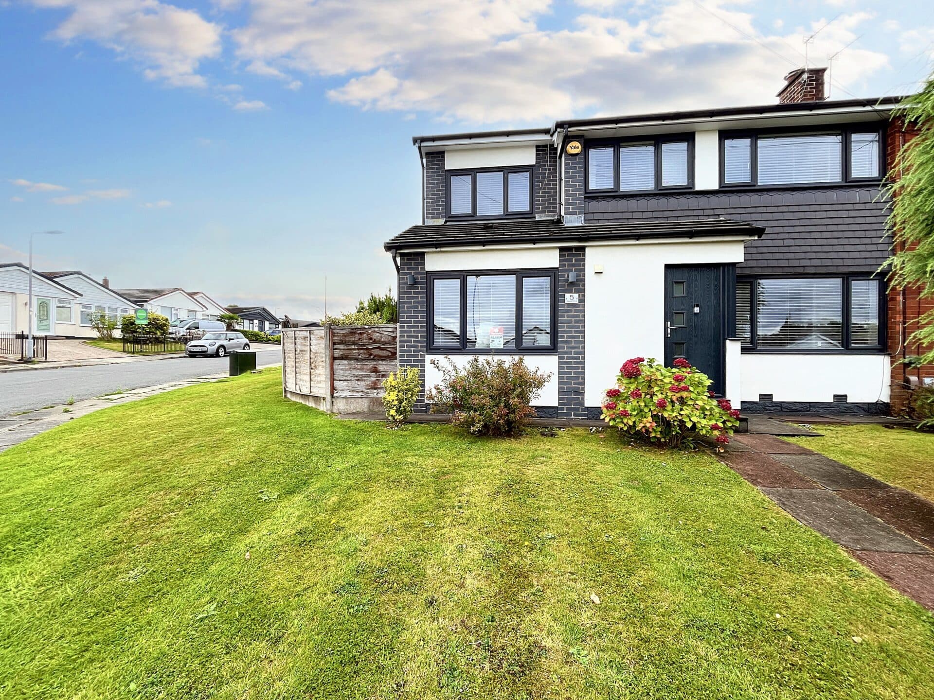 Oakwell Drive, Bury, BL9