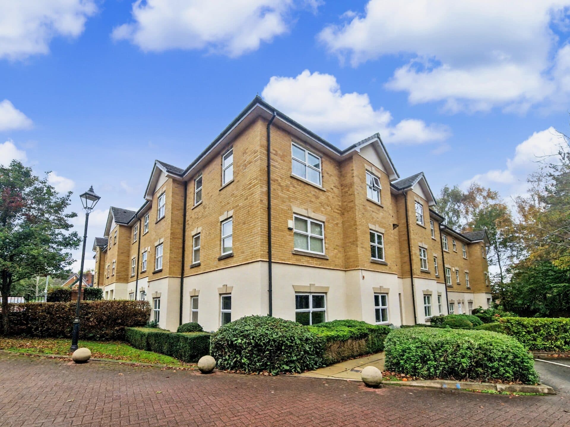 Hampstead Drive, Whitefield, M45