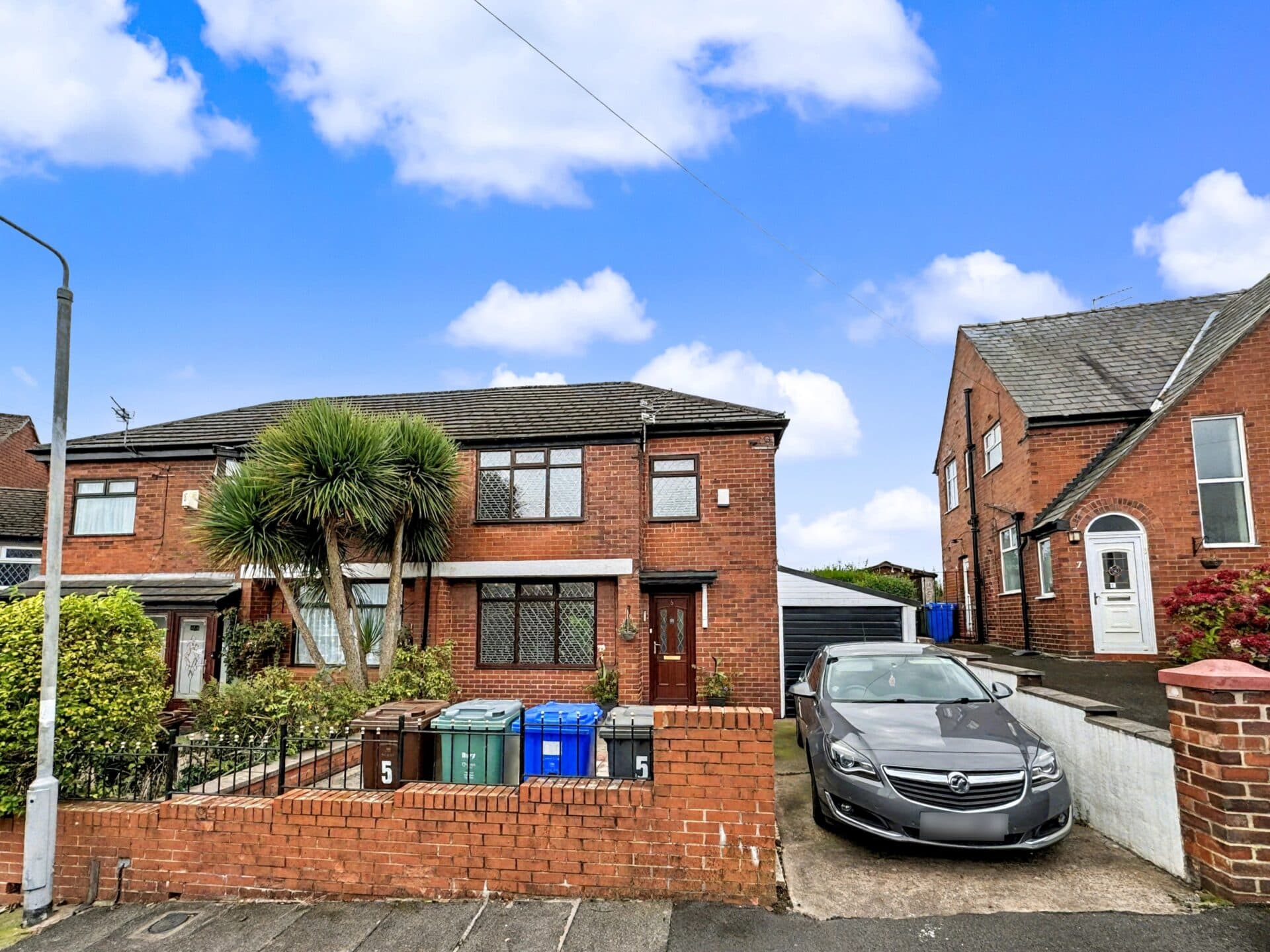Hillcrest Road, Prestwich, M25