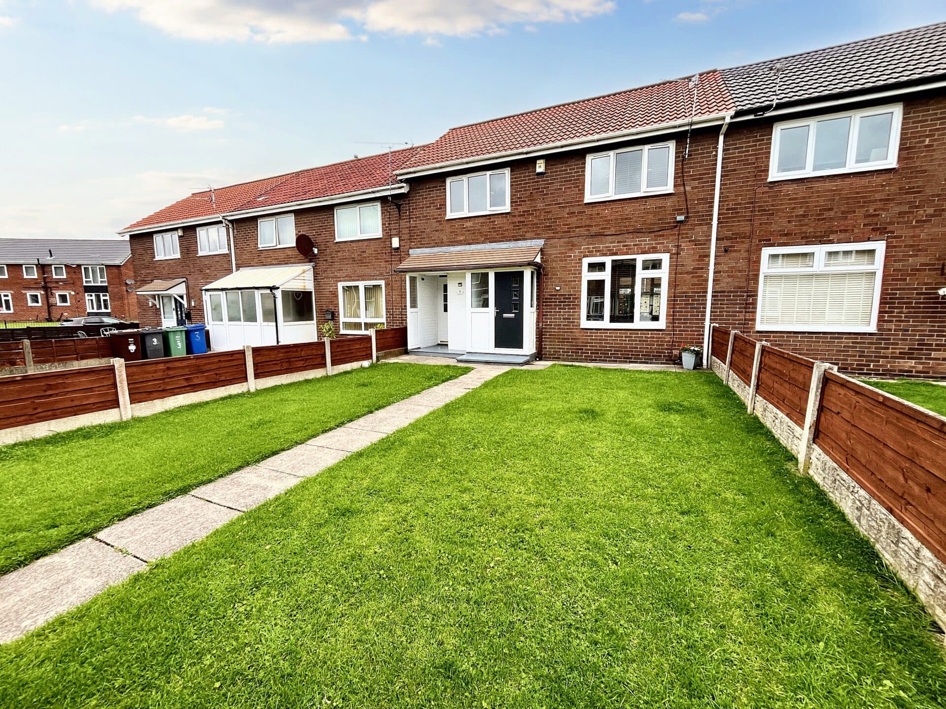 Broadhead Walk, Whitefield, M45