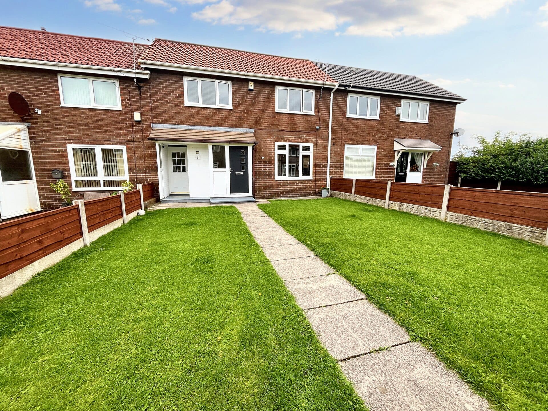 Broadhead Walk, Whitefield, M45