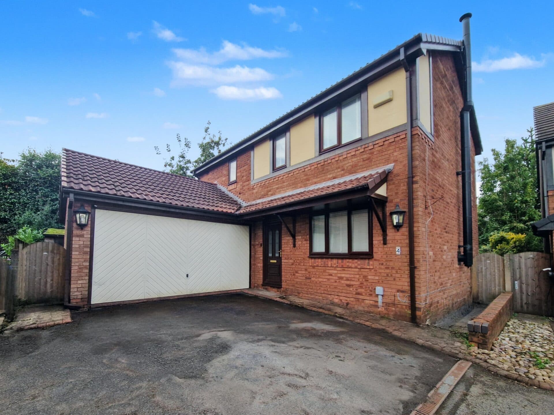 Carlisle Close, Whitefield, M45