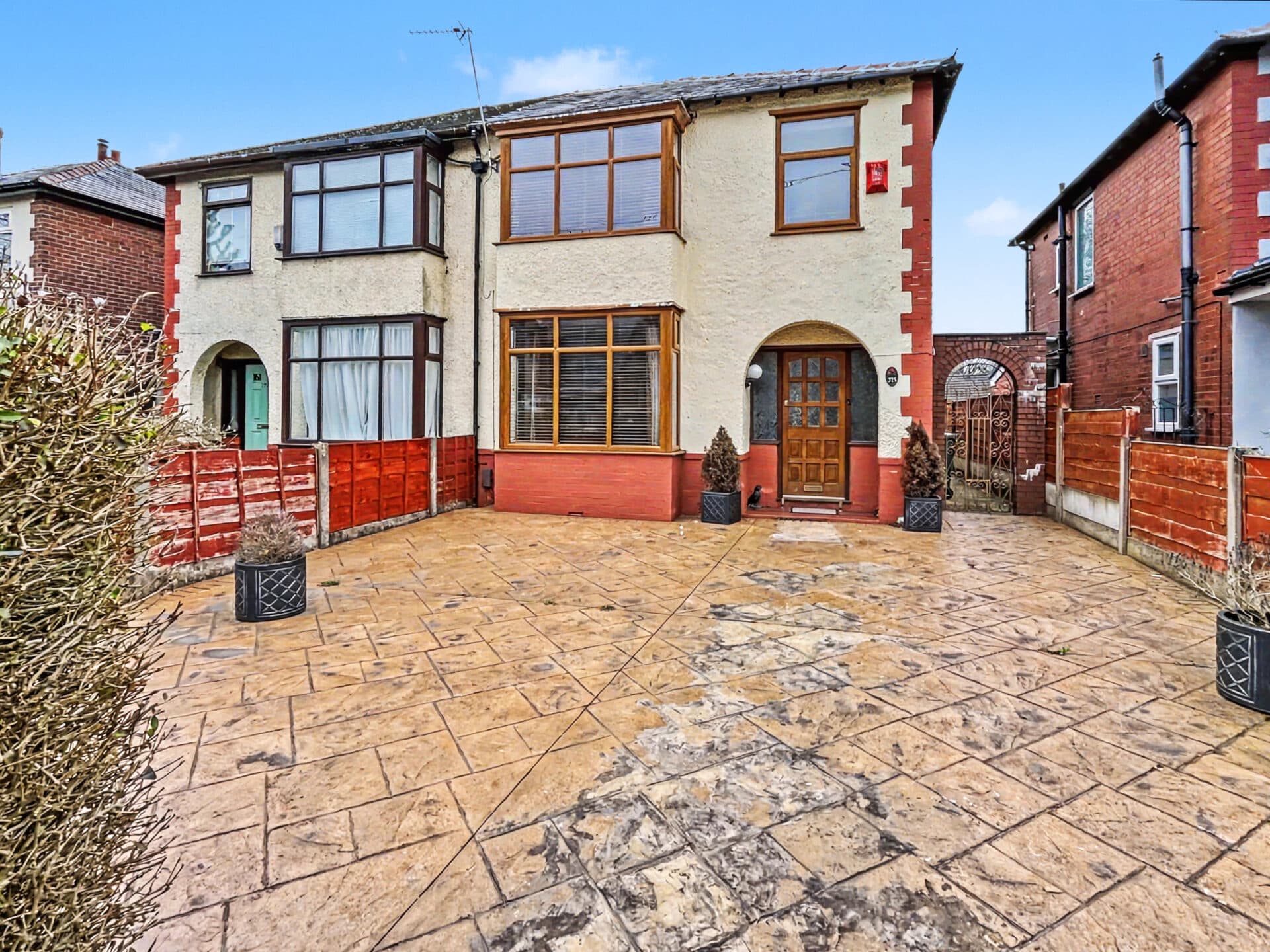 Manchester Road, Bury, BL9