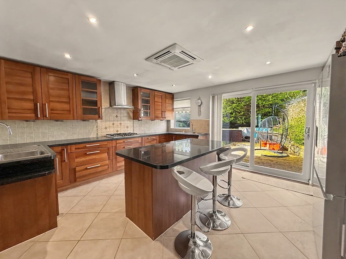 Standmoor Road, Whitefield, M45