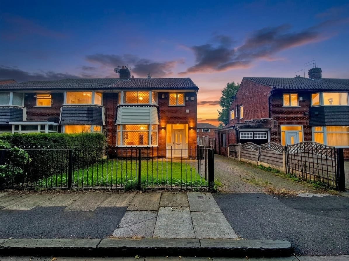 Balmoral Avenue, Whitefield, M45