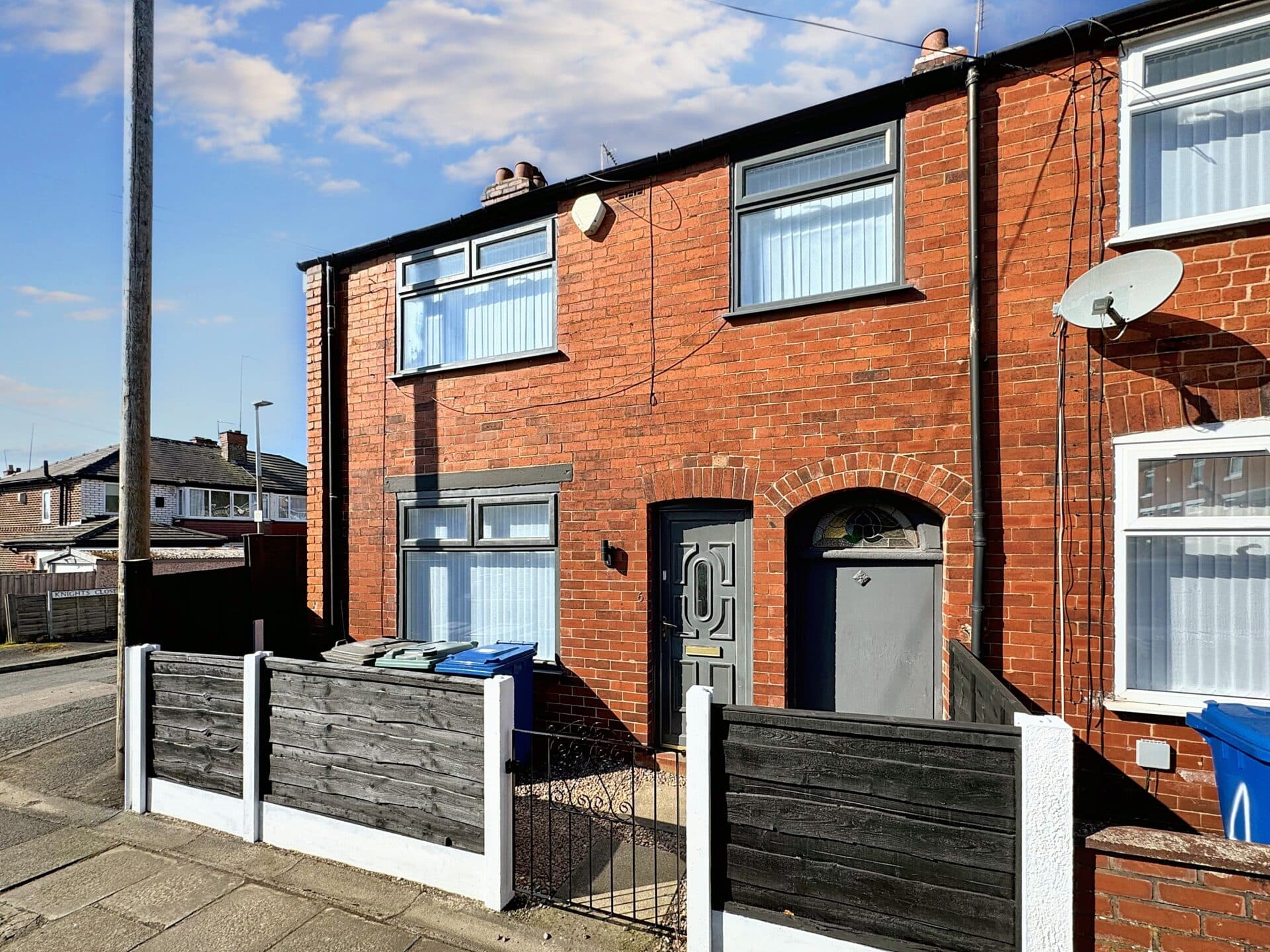 Holyrood Road, Prestwich, M25