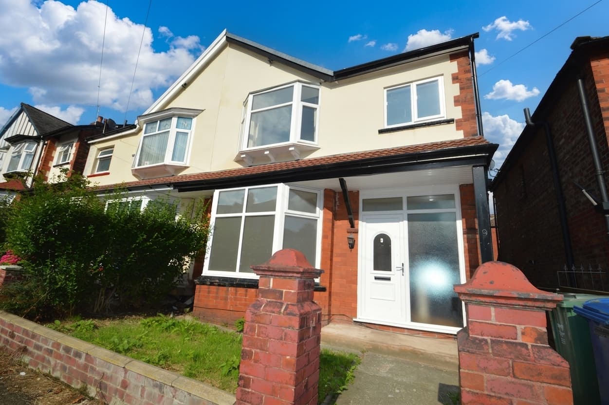 Sedgley Avenue, Prestwich, M25