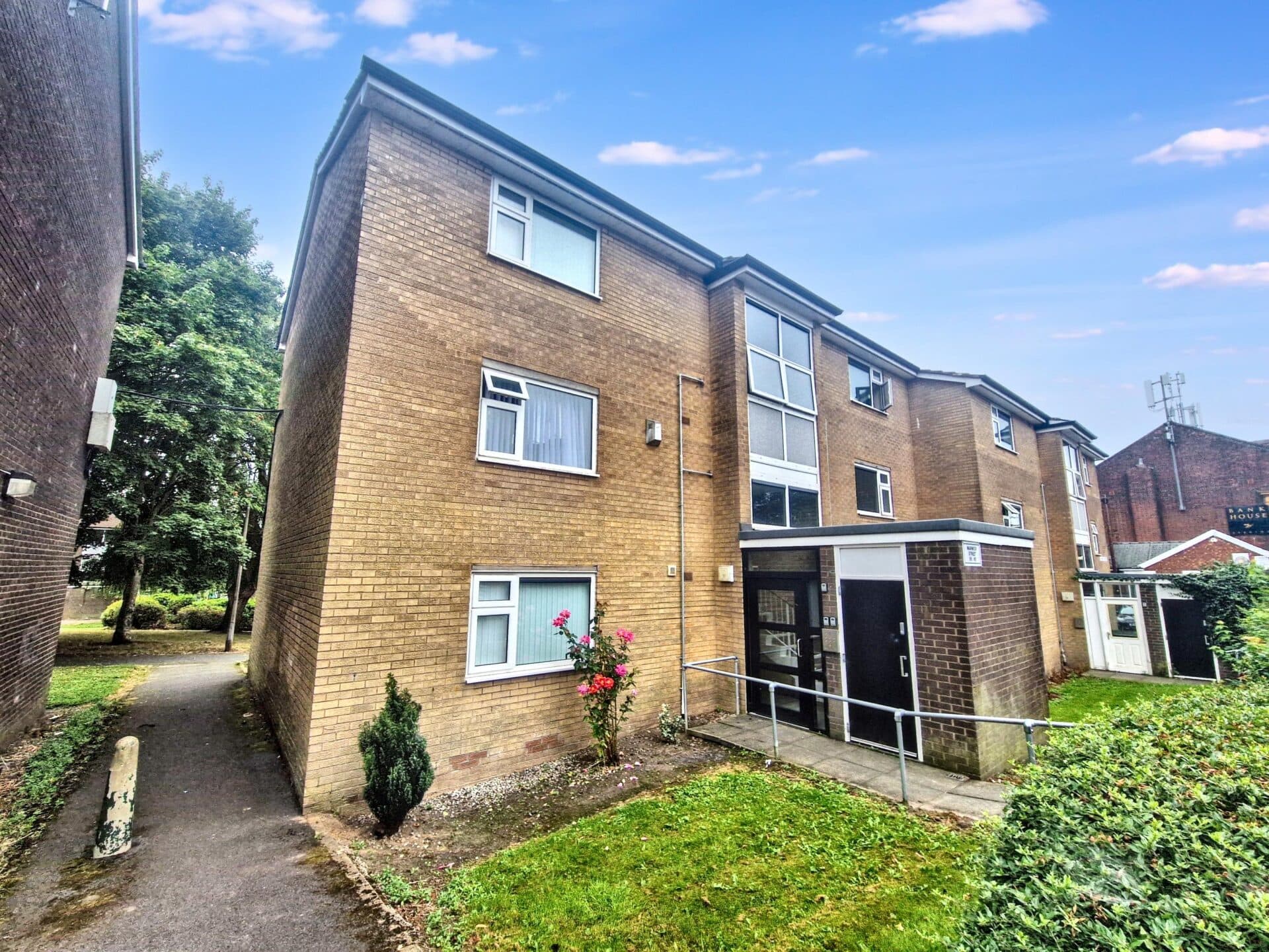 Warwick Street, Prestwich, M25