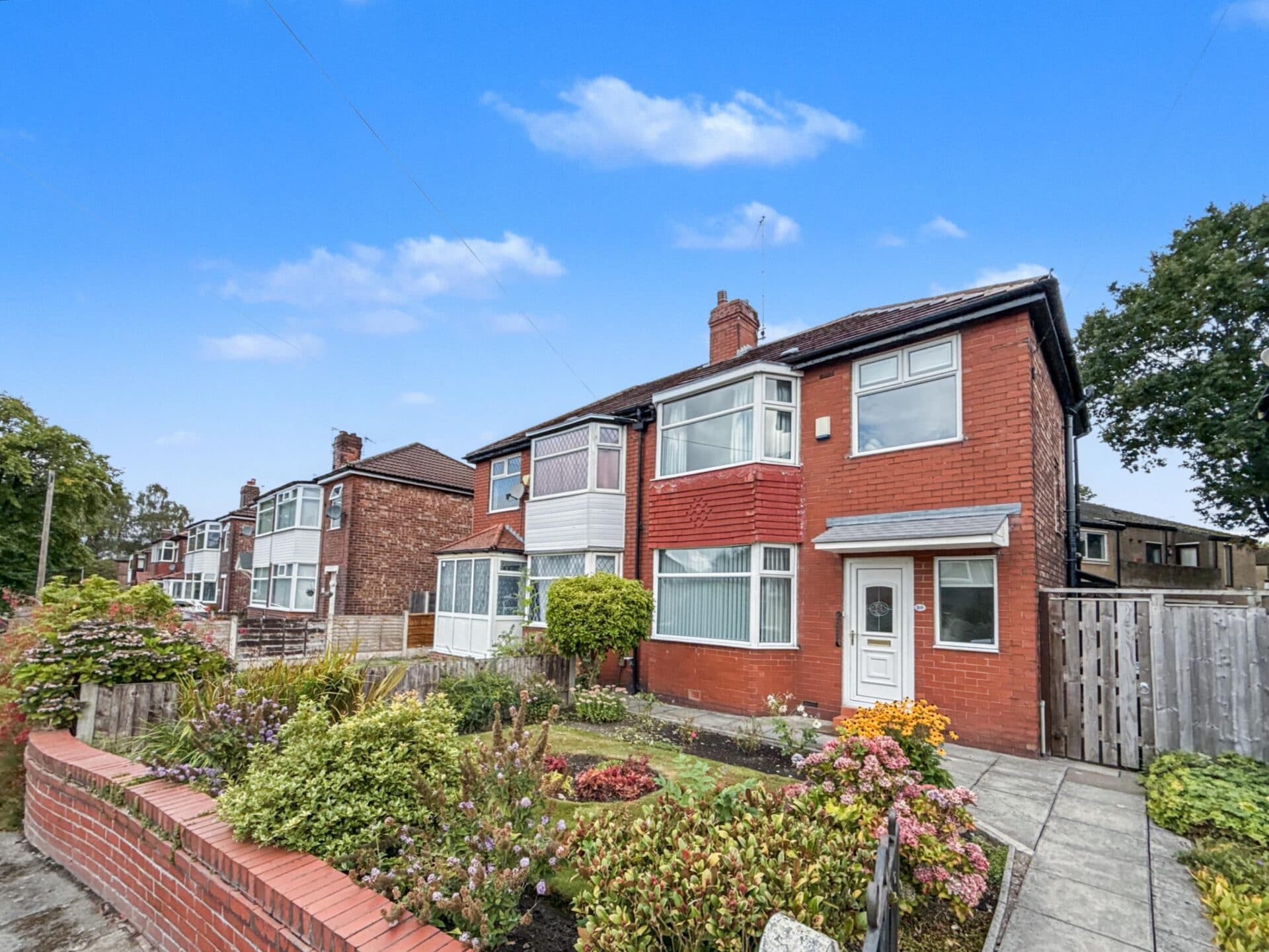 Oak Avenue, Whitefield, M45
