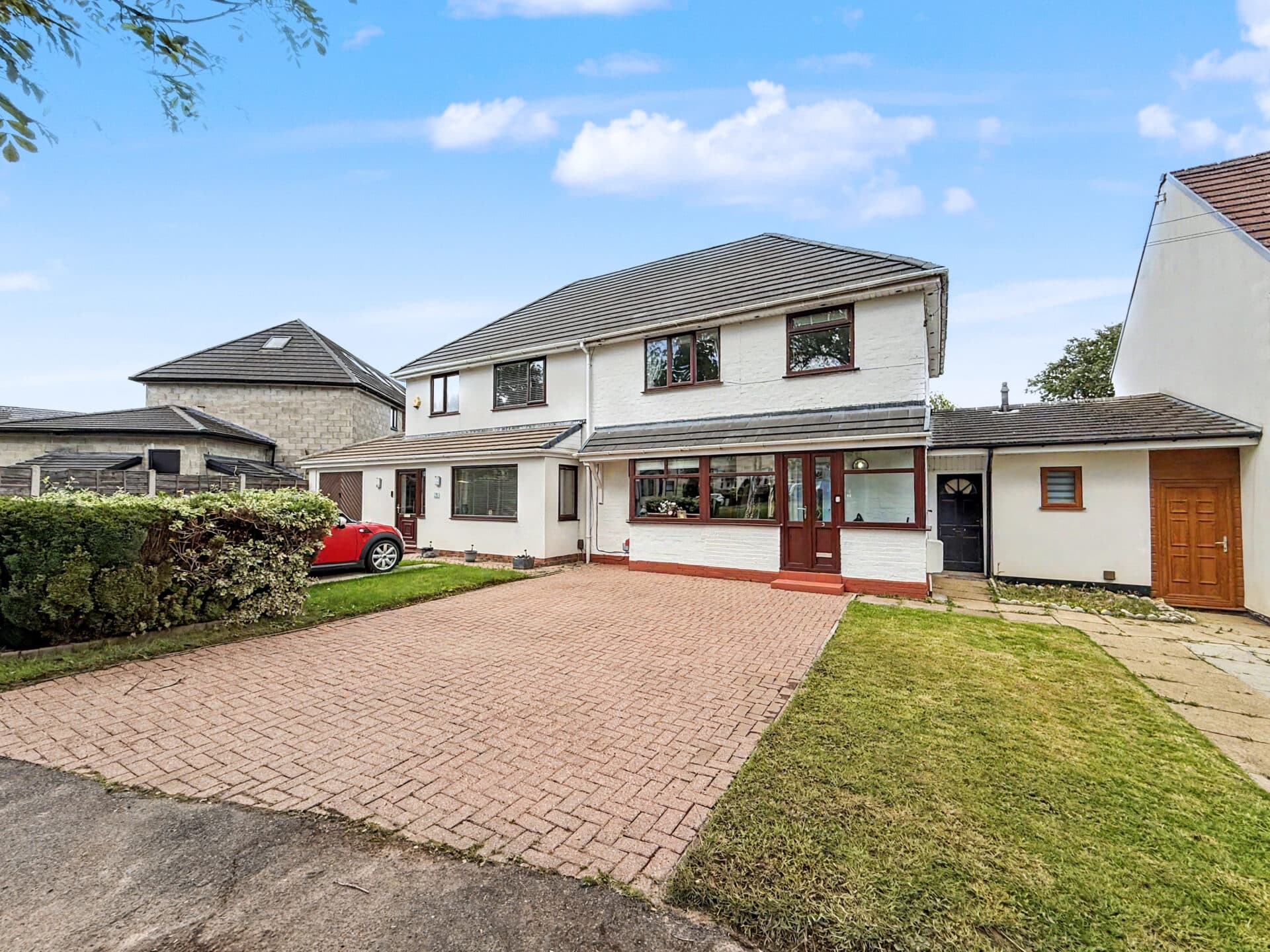 Tintern Avenue, Whitefield, M45