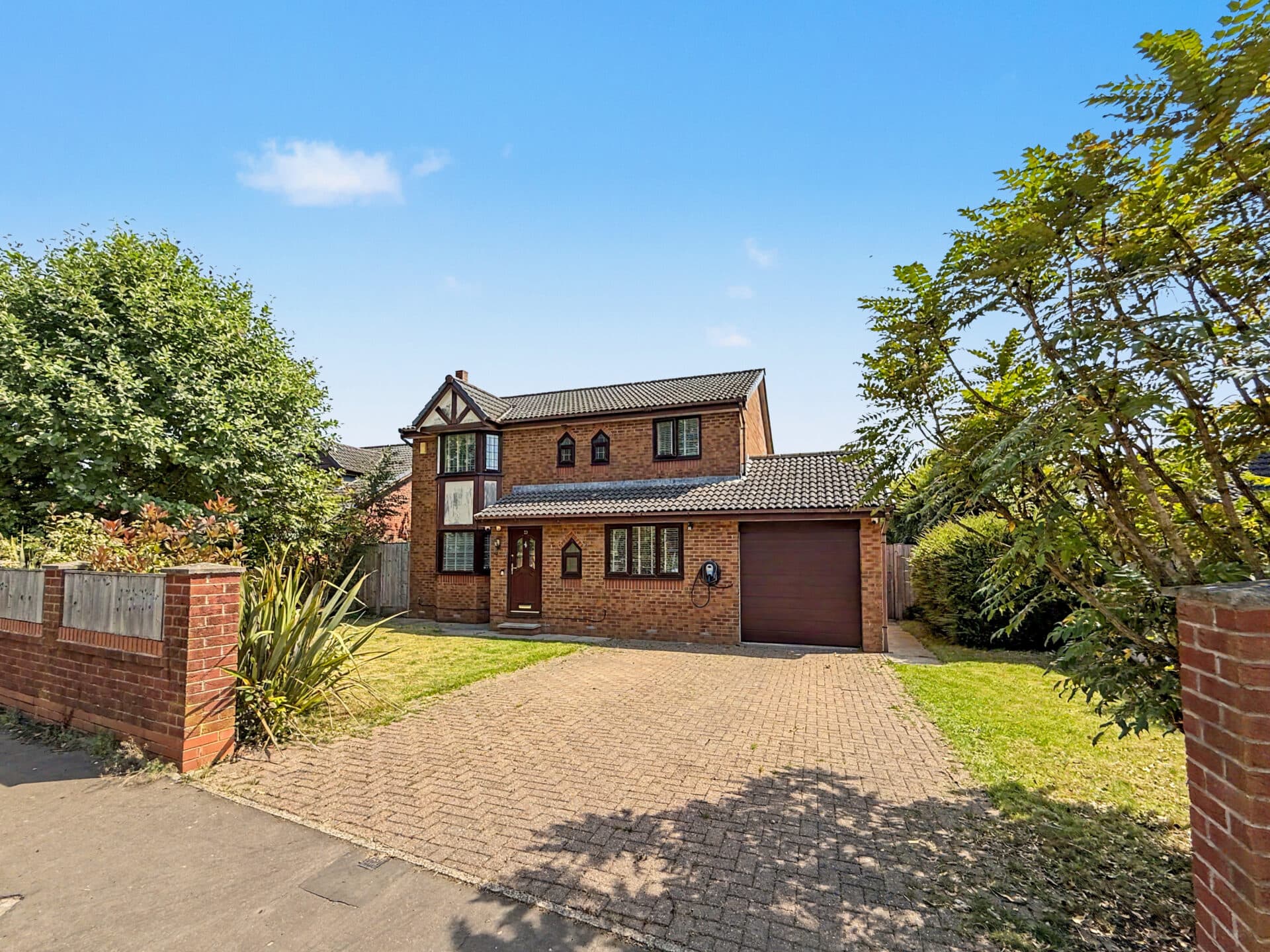 Ross Avenue, Whitefield, M45