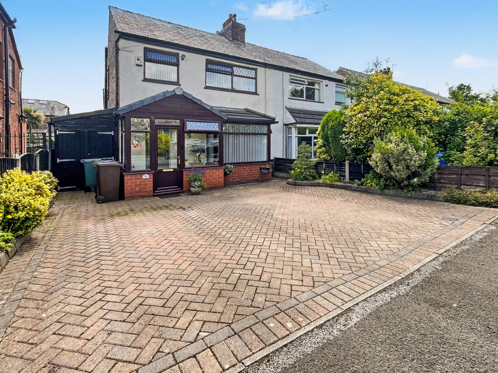 Cedar Grove, Prestwich, M25