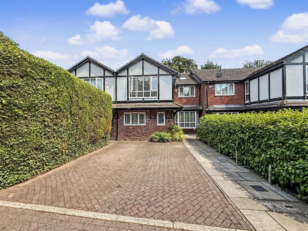 The Spinney, Whitefield, M45