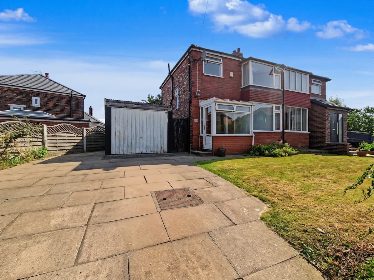 Dovedale Avenue, Prestwich, M25