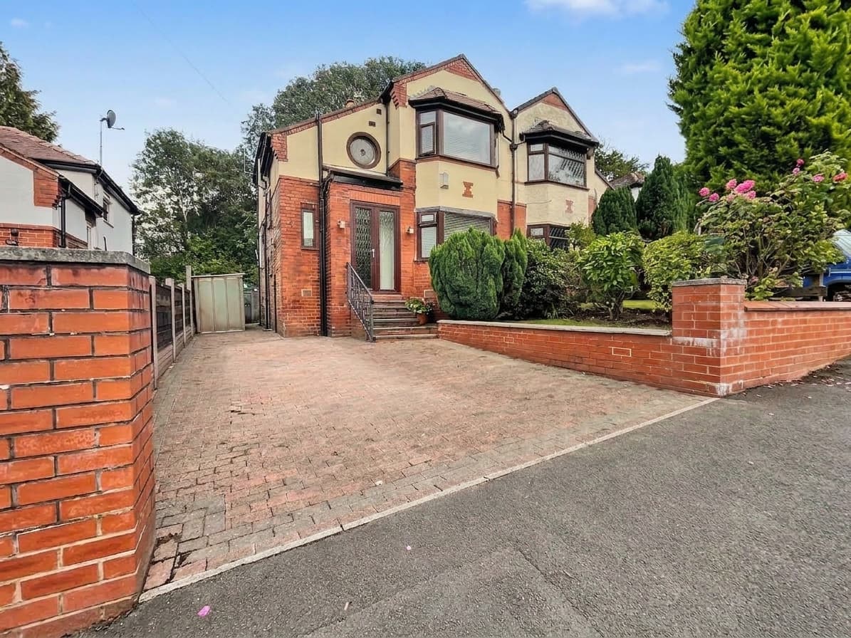 Edenfield Road, Prestwich, M25