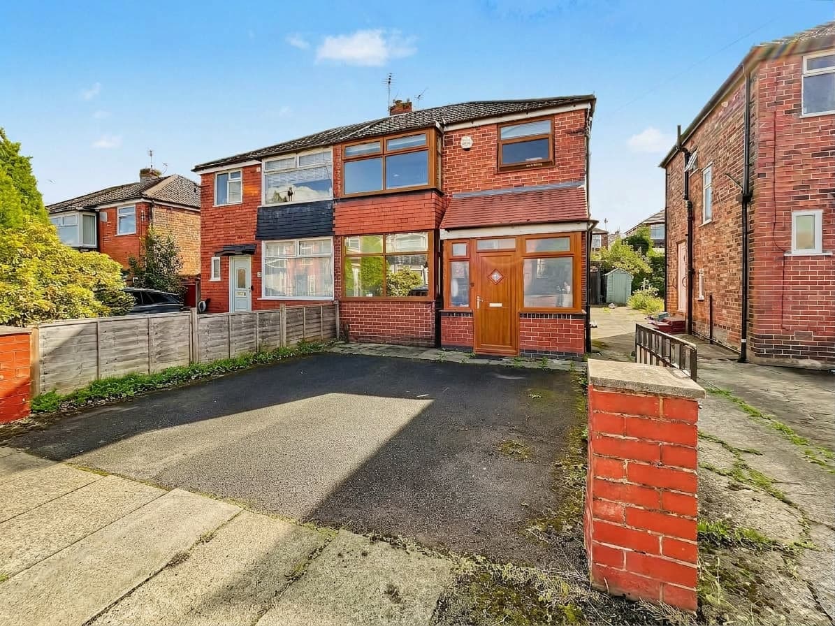 Charlbury Avenue, Prestwich, M25